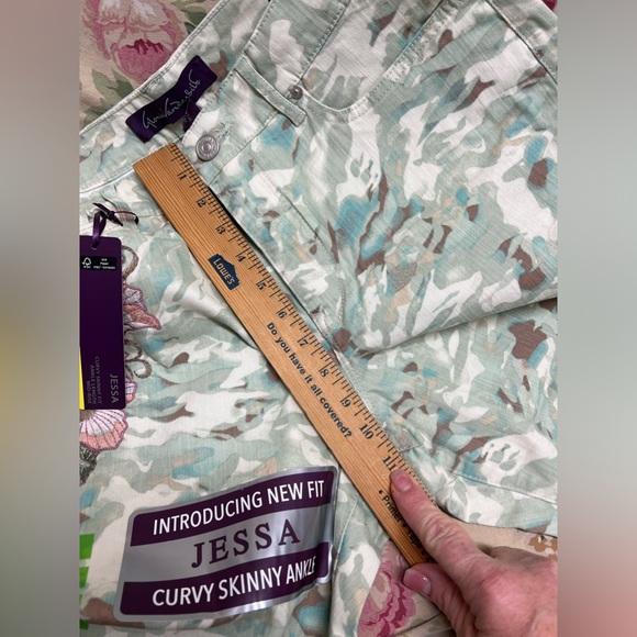 Gloria Vanderbilt, curvy skinny ankle jeans - Picture 10 of 16